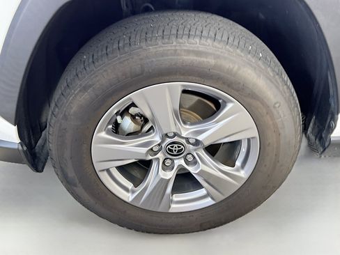 Used 2023 Toyota RAV4 XLE w/ Convenience Package FWD image 13