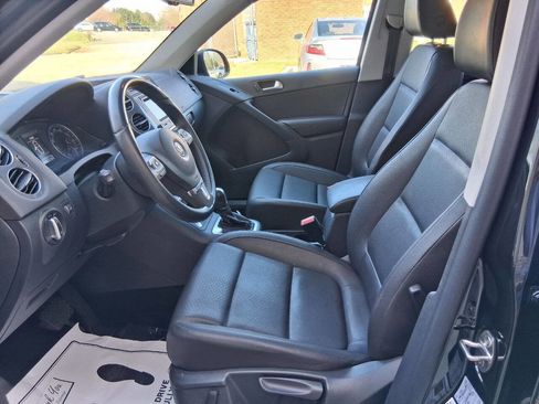 Used 2016 Volkswagen Tiguan S image 9