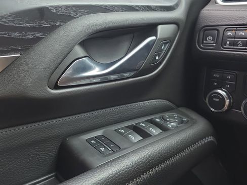 Used 2023 GMC Yukon XL Denali AWD/4WD image 11