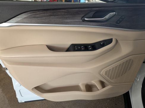 Used 2023 Jeep Grand Cherokee Limited image 10