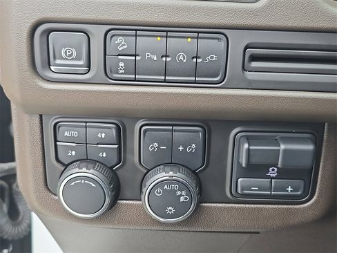 Used 2021 Chevrolet Tahoe Z71 w/ Max Trailering Package image 30