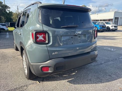 Used 2017 Jeep Renegade Latitude w/ Safety & Security Group FWD image 9