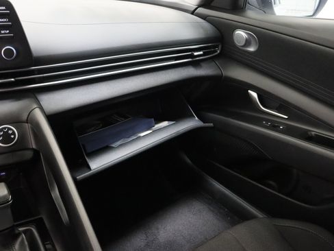 Used 2025 Hyundai Elantra SE FWD image 21