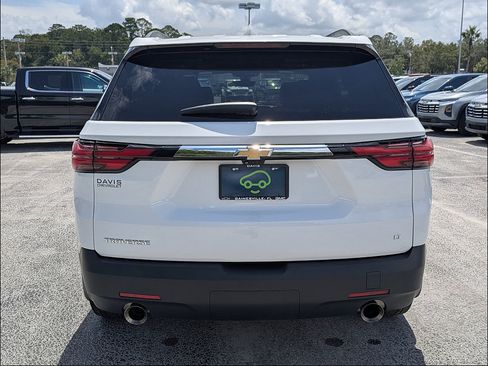 Used 2023 Chevrolet Traverse LT w/ LT Premium Package FWD image 6