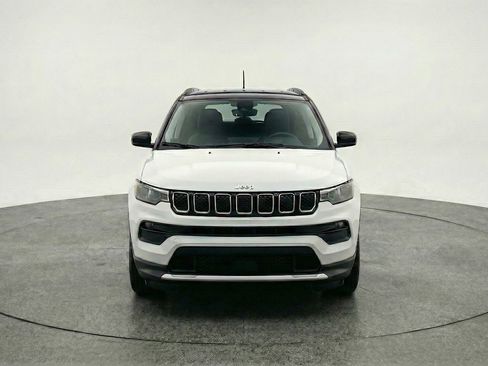 Used 2025 Jeep Compass Limited AWD/4WD image 2