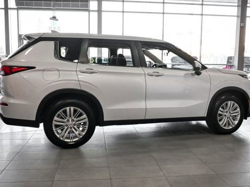 Used 2024 Mitsubishi Outlander ES image 4