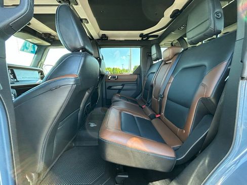 Certified 2024 Ford Bronco Outer Banks w/ Sasquatch Package AWD/4WD image 30