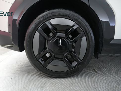 Used 2024 Kia EV9 GT-Line AWD/4WD image 21