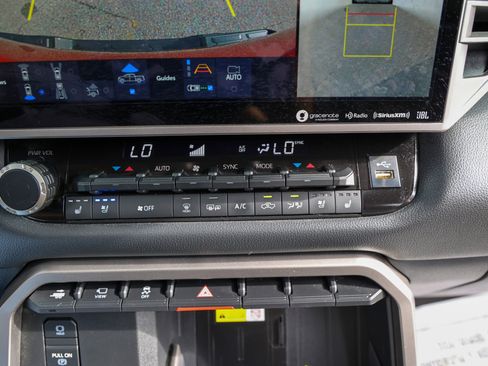 Used 2024 Toyota Tundra Limited AWD/4WD image 59