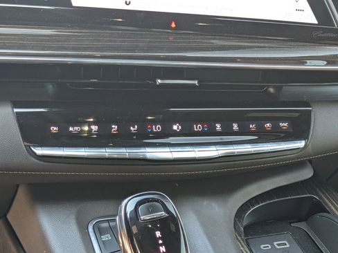 Used 2022 Cadillac Escalade ESV Premium Luxury image 18