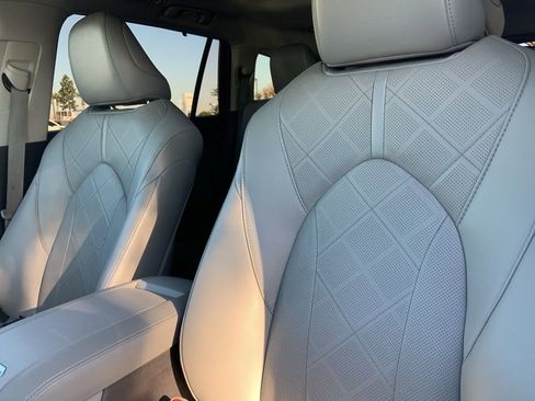 Used 2021 Toyota Highlander Platinum image 15