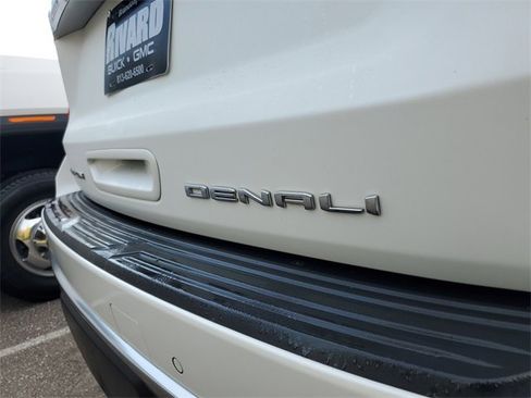 Used 2021 GMC Yukon XL Denali w/ Denali Premium Package image 8
