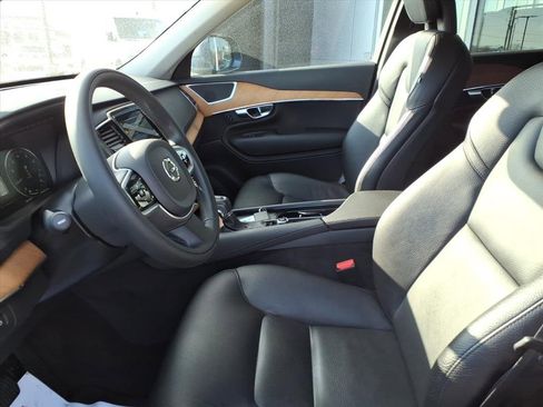 Used 2022 Volvo XC90 T6 Momentum w/ Advanced Package image 14
