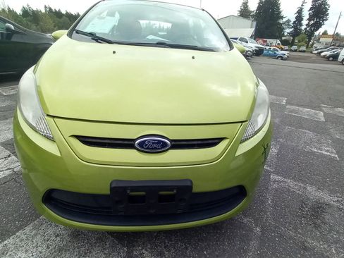 Used 2013 Ford Fiesta SE image 3