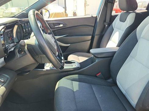 Used 2025 Chevrolet Trax RS FWD image 15