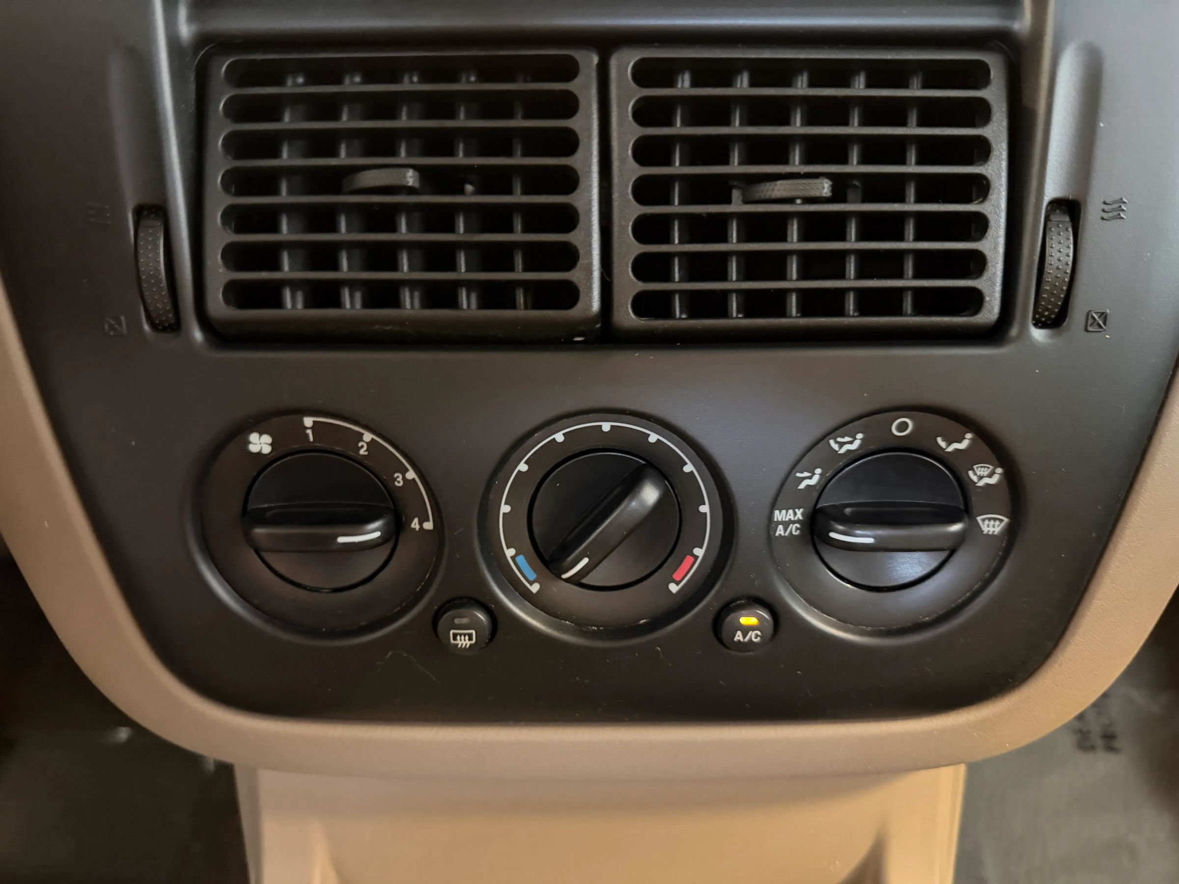 Used 2002 Ford Explorer XLS RWD image 18