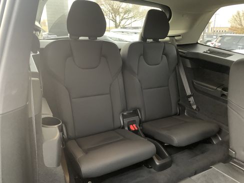 Used 2025 Volvo XC90 B5 Plus image 33