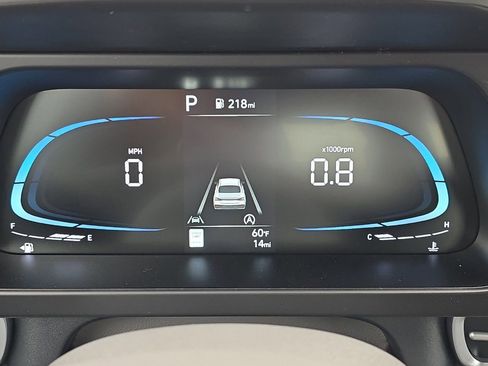 Used 2025 Hyundai Elantra SE image 21