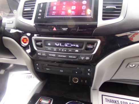 Used 2016 Honda Pilot Elite image 37