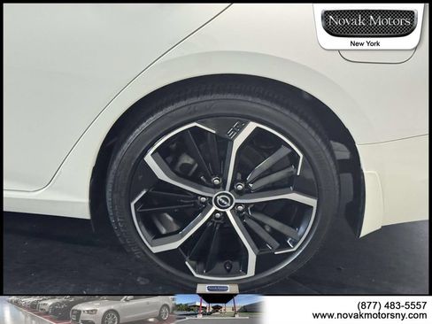 Used 2024 Nissan Altima 2.5 SR w/ SR Premium Package FWD image 9