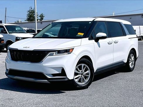 Used 2022 Kia Carnival LX FWD image 2