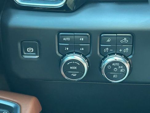 Certified 2025 GMC Sierra 2500 Denali Ultimate w/ Max Trailering Package image 23