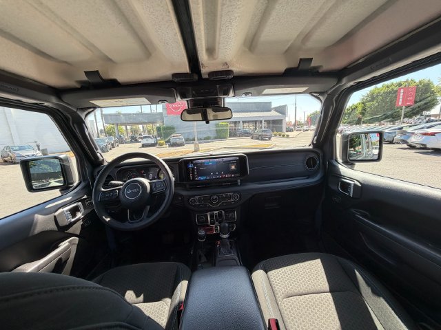 Used 2024 Jeep Wrangler Unlimited Rubicon 4xe AWD/4WD image 27