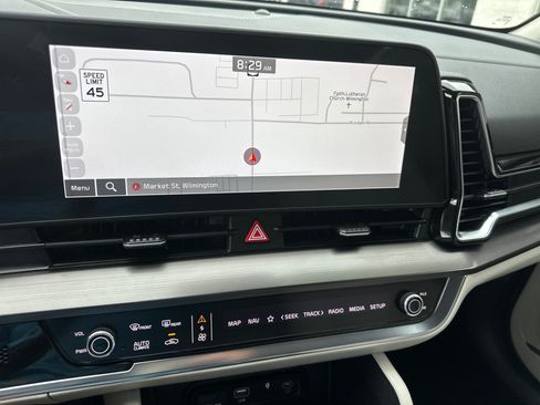 Used 2024 Kia Sportage EX FWD image 17