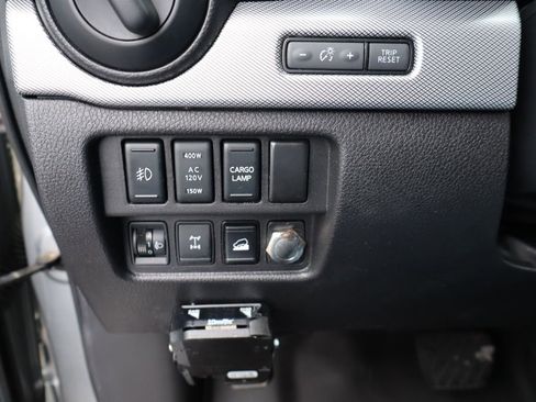 Used 2018 Nissan Titan PRO-4X image 14