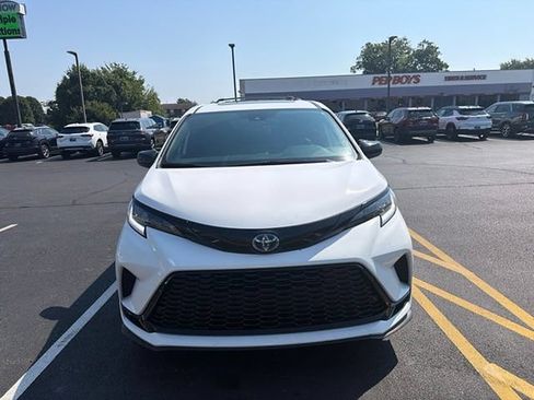 Certified 2025 Toyota Sienna XSE FWD image 8