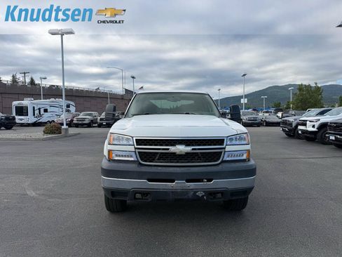 Used 2006 Chevrolet Silverado 2500 LT AWD/4WD image 2