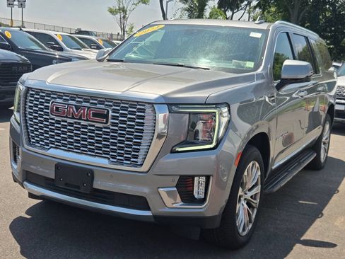 Used 2023 GMC Yukon XL Denali AWD/4WD image 7