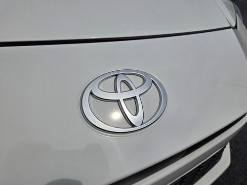 Used 2025 Toyota Camry SE w/ Convenience Package FWD image 2