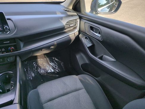 Used 2026 Nissan Rogue SV FWD image 17