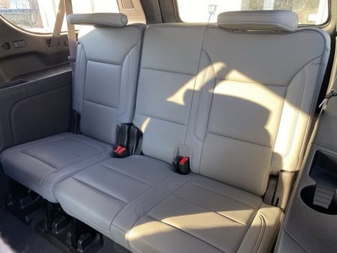 Used 2022 GMC Yukon XL SLT w/ SLT Premium Package image 37