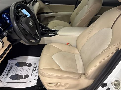 Used 2020 Toyota Camry XLE FWD image 16