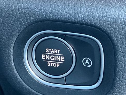 Used 2025 Mercedes-Benz GLE 350 4MATIC image 25