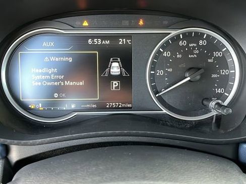 Used 2025 Nissan Versa SV image 6