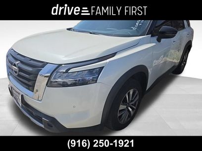Used 2023 Nissan Pathfinder SL