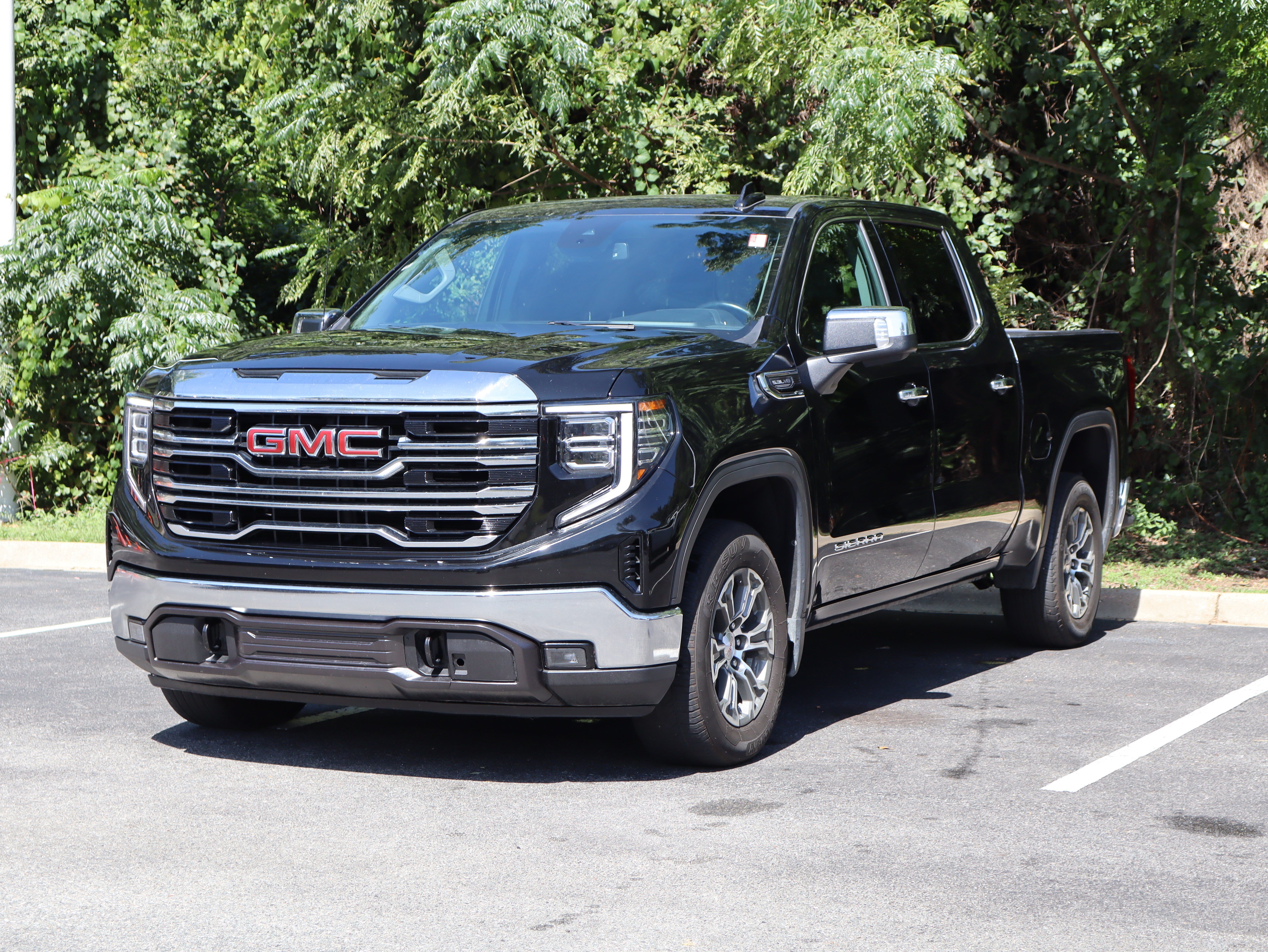 Used 2025 GMC Sierra 1500 SLT RWD image 5