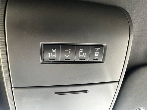 Used 2017 Dodge Grand Caravan SXT FWD image 33