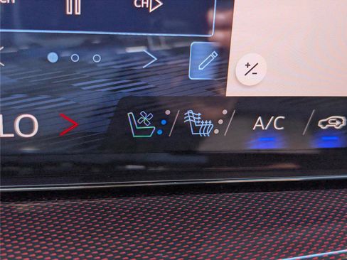 Used 2024 Chevrolet Traverse RS w/ LPO, Floor Liner Package image 31