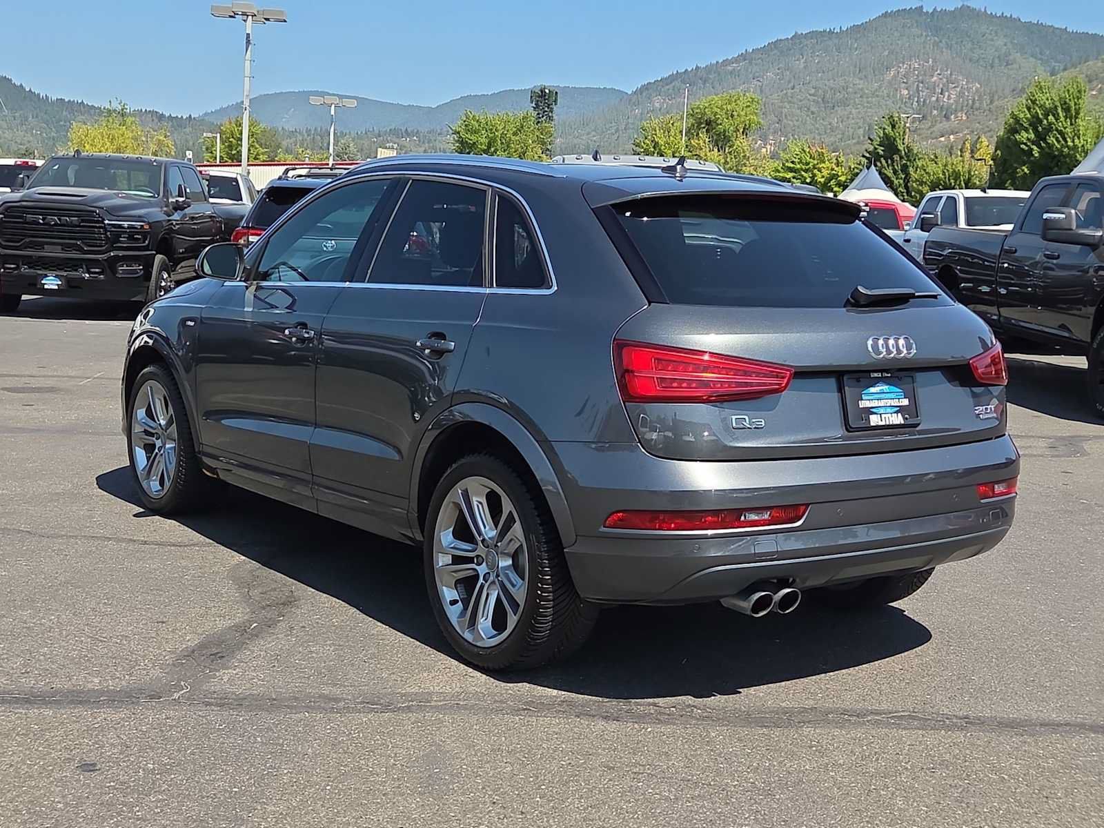 Used 2018 Audi Q3 2.0T Premium Plus w/ Premium Plus Package AWD/4WD image 12