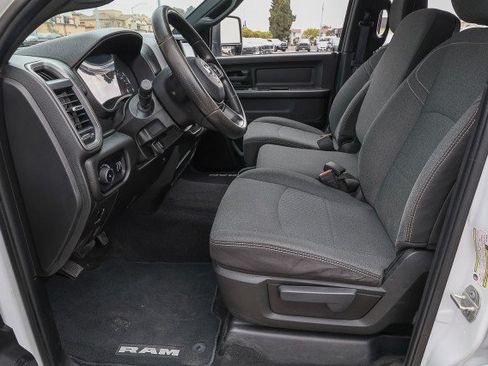 Used 2024 RAM 2500 Tradesman w/ Chrome Appearance Group AWD/4WD image 10