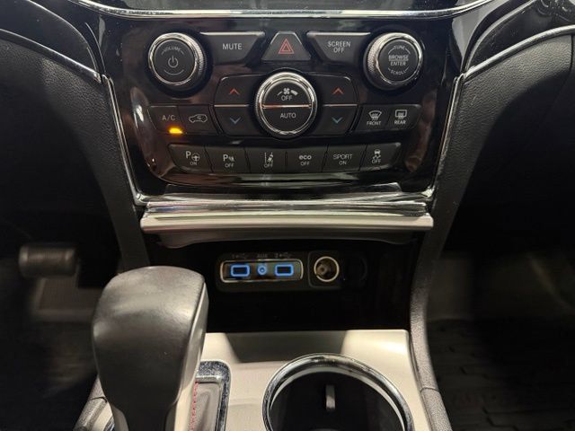 Used 2019 Jeep Grand Cherokee Trailhawk w/ Trailhawk Luxury Group AWD/4WD image 18