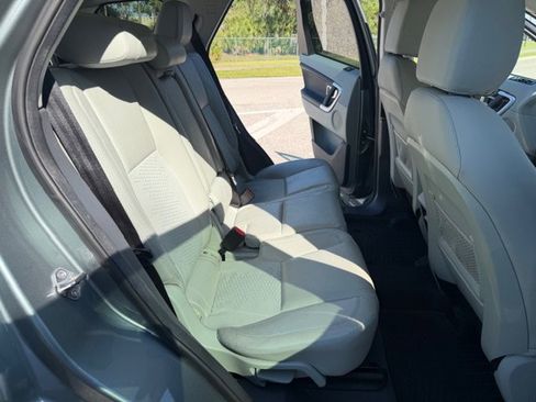 Used 2017 Land Rover Discovery Sport SE image 16