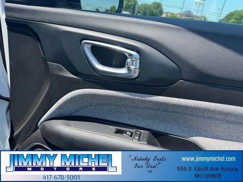 Used 2024 Jeep Compass Latitude AWD/4WD image 16