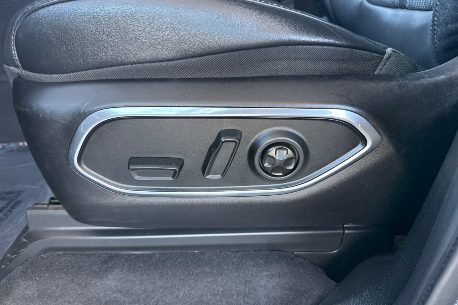 Used 2023 Jeep Wagoneer L Series II RWD image 19