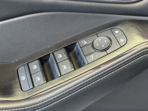 Used 2025 Nissan Rogue SV FWD image 12
