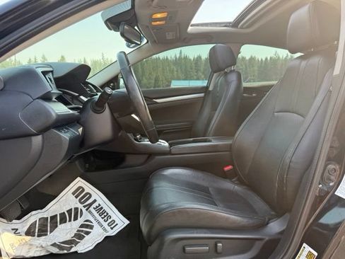 Used 2017 Honda Civic Touring image 2